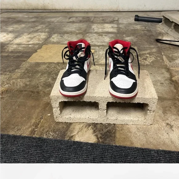 Jordan’s I bought off my friend - Picture 2 of 2